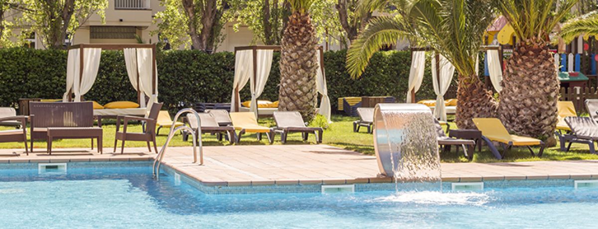 piscine et jardin hôtel panorama